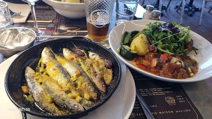 Ambiance chaleureuse de la Brasserie Pampérigouste